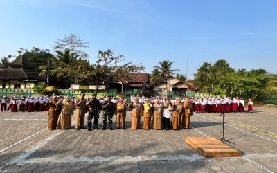 Upacara Hari Senin bersama Danramil